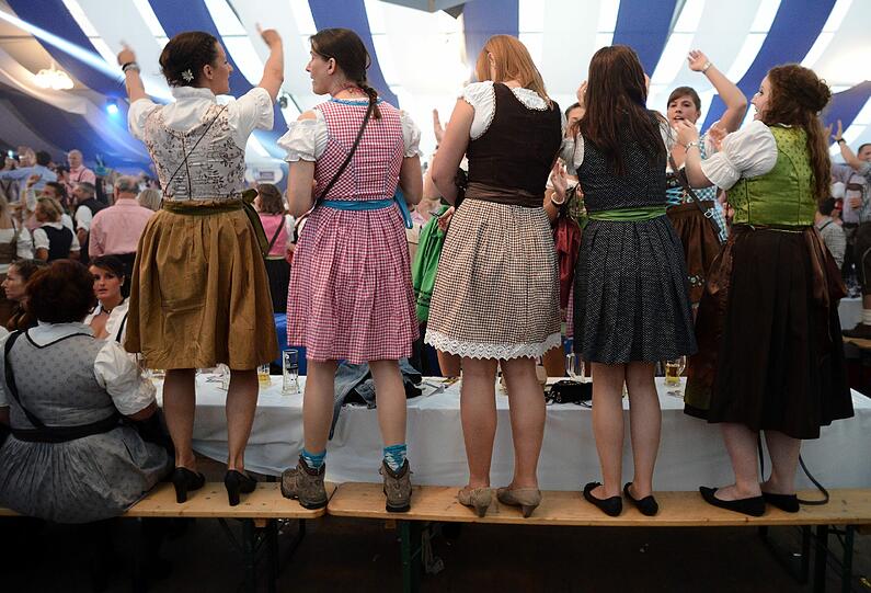 Zünftig geht's auch auf dem Oktoberfest in Köln zu.