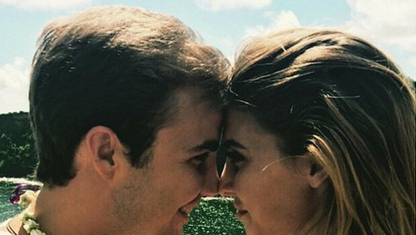 Mario Götze auf Schmusekurs mit Freundin Ann-Kathrin Brömmel Mario Götze auf Schmusekurs mit Freundin Ann-Kathrin Brömmel