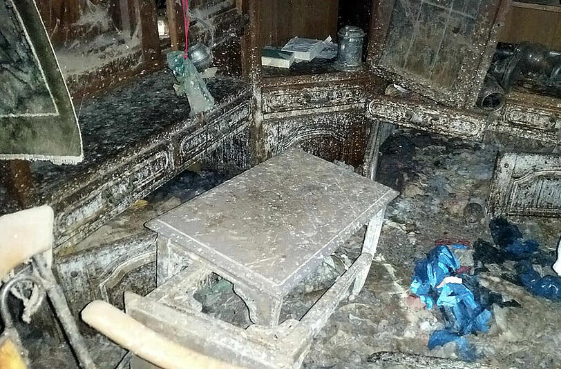 Müll, Exkremente, Tier-Kadaver: Die Bilder aus dem Horror-Haus sind kaum zu ertragen.