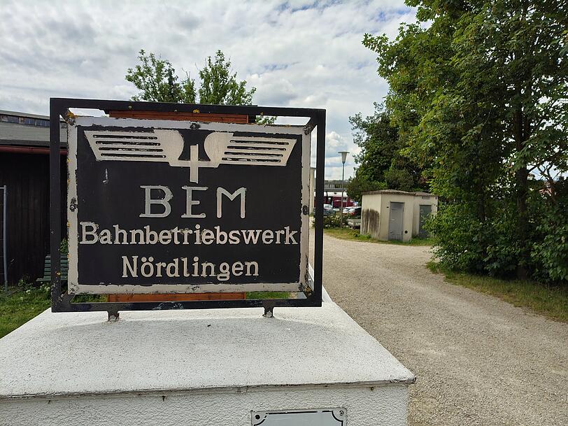 Nördlingen, am Hohen Weg 6a: Hier betritt man nicht nur ein Museum, sondern auch ein lebendes Bahnbetriebswerk aus den 50er-Jahren. Nördlingen, am Hohen Weg 6a: Hier betritt man nicht nur ein Museum, sondern auch ein lebendes Bahnbetriebswerk aus den 50er-Jahren.
