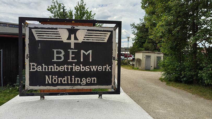 Nördlingen, am Hohen Weg 6a: Hier betritt man nicht nur ein Museum, sondern auch ein lebendes Bahnbetriebswerk aus den 50er-Jahren. Nördlingen, am Hohen Weg 6a: Hier betritt man nicht nur ein Museum, sondern auch ein lebendes Bahnbetriebswerk aus den 50er-Jahren.