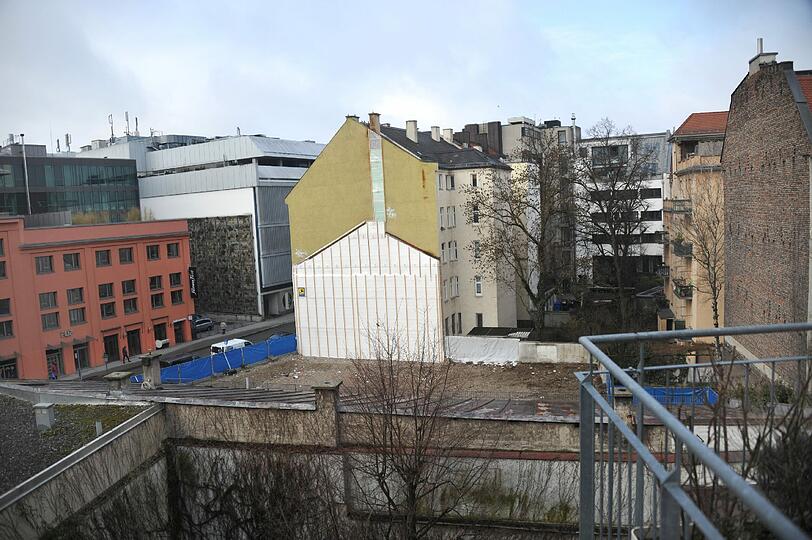 Feilitzschstraße 7: Früher stand hier die Schwabinger 7, heute sollen Luxuswohnungen gebaut werden. Aber dagegen wehren sich nun die Anwohner. Das Verwaltungsgericht veranstaltete eine Baustellenbegehung.
