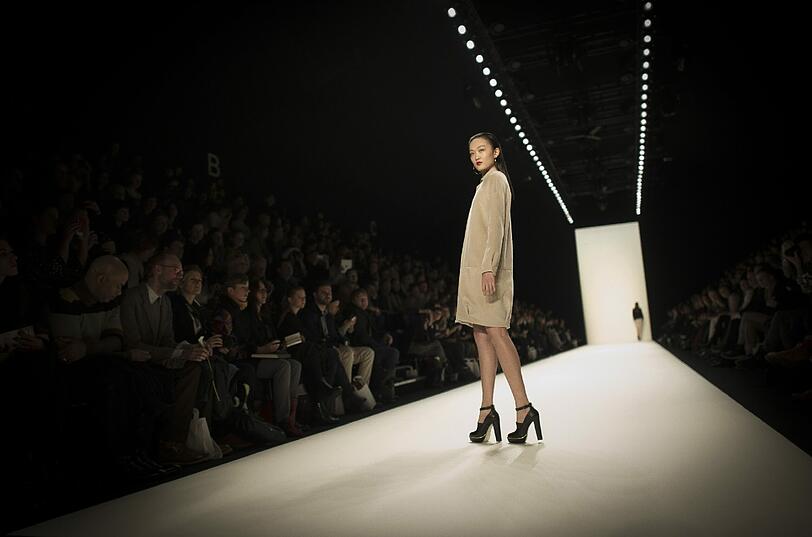 Klare Schnitte, hohe Hacken: Das Label Hien Le präsentiert auf der Mercedes-Benz Fashion Week in Berlin seine Kollektion.