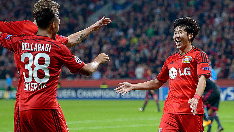 Leverkusener Jubel nach dem 2:0 von Heung-Min Son. Leverkusener Jubel nach dem 2:0 von Heung-Min Son.