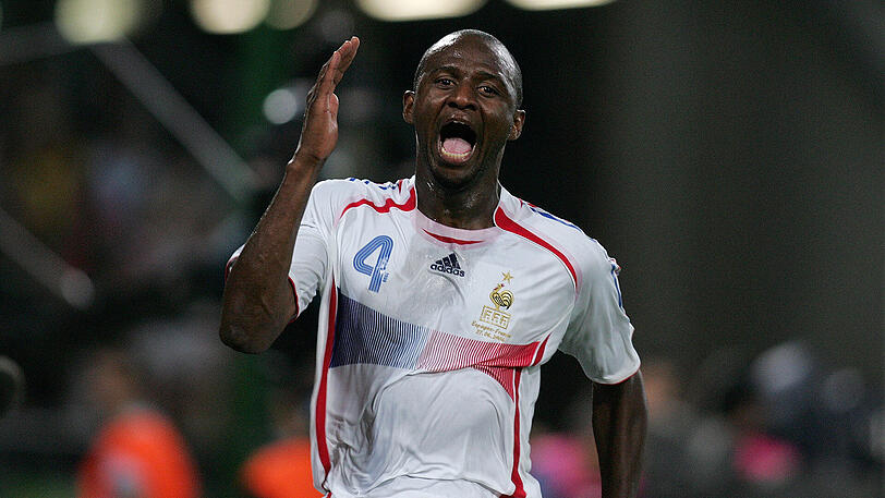 Defensiver Mittelfeldspieler - Patrick Viera: Der Franzose ordnete das Spiel auf der "Sechs" wie kaum ein anderer Spieler. Wurde 1998 Weltmeister und 200 Europameister mit der französischen Nationalmannschaft.