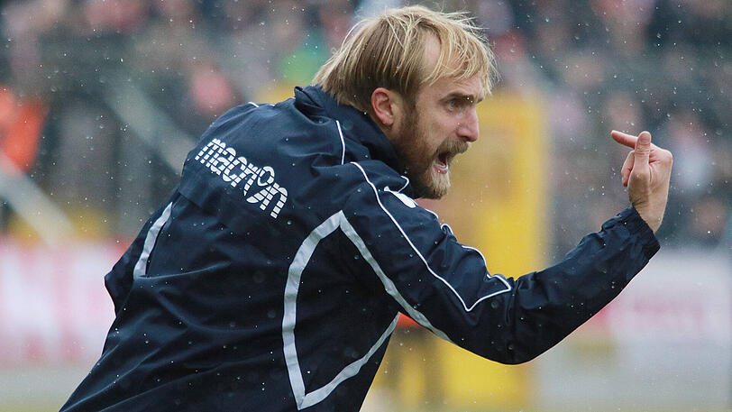 Jugendtrainer TSV 1860 (2014 - 2015): Zum Einstieg ins Trainergeschäft übernimmt Bierofka bis Anfang 2015 den Posten des Cheftrainers der U16-Mannschaft der Löwen. Ab Februar 2015 macht er dann der zweiten Mannschaft als Coach ordentlich Dampf.