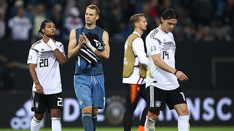 Bittere Heimniederlage für Manuel Neuer und Co.: Das 2:4 gegen die Niederlande ist in der EM-Qualifikation ein herber Rückschlag für die deutsche Nationalmannschaft.