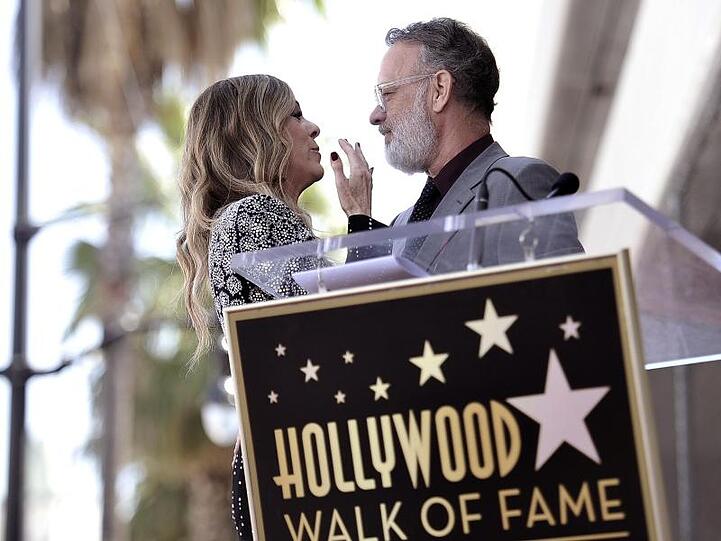 Rita Wilson zusammen mit ihrem Mann Tom Hanks bei der Zeremonie auf dem "Walk of Fame".