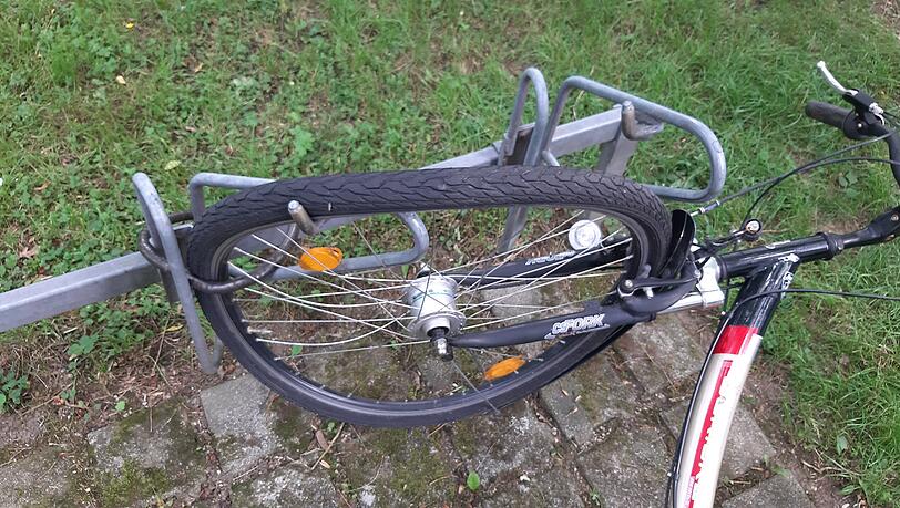 Die Anwohner hoffen, dass die Polizei die Täter ermitteln kann. Die Anwohner hoffen, dass die Polizei die Täter ermitteln kann.