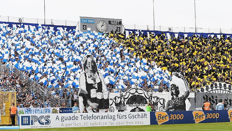 Stimmungsvoll: die Westkurve im Grünwalder Stadion beim Heimspielen des TSV 1860. Stimmungsvoll: die Westkurve im Grünwalder Stadion beim Heimspielen des TSV 1860.