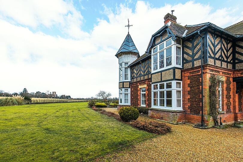 Dieses Haus steht aktuell zum Verkauf. Es liegt im weitläufigen Sandringham-Besitz der Royals. Sowerbys gewährt der AZ Einblicke ins Innere des historischen Gebäudes.