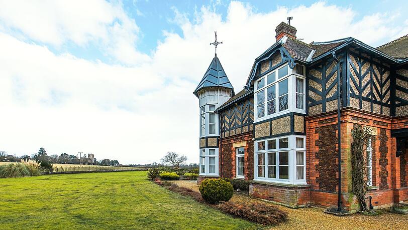 Dieses Haus steht aktuell zum Verkauf. Es liegt im weitläufigen Sandringham-Besitz der Royals. Sowerbys gewährt der AZ Einblicke ins Innere des historischen Gebäudes.