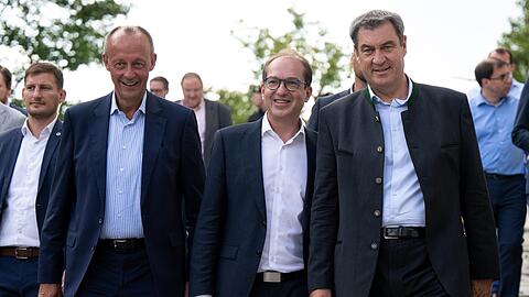 Hauptsache Harmonie: CSU-Chef Friedrich Merz (v.l.), Alexander Dobrindt, Vorsitzender der CSU Landesgruppe im Deutschen Bundestag, und CSU-Markus Söder (CSU) im Kloster Andechs.