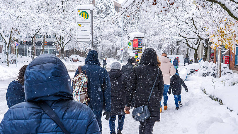 Der Schnee hat in München am ersten Dezember-Wochenende alles lahmgelegt.