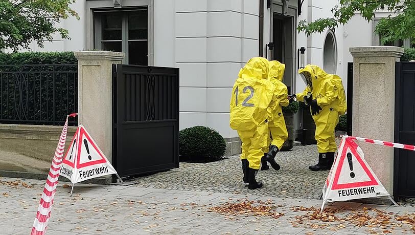 In einem privaten Schwimmbad im Untergeschoss eines Wohnhauses in Bogenhausen kam es am Dienstag zu einem Defekt an der Elektrolyseanlage und in der Folge zum unkontrollierten Austritt von Chlorgas. In einem privaten Schwimmbad im Untergeschoss eines Wohnhauses in Bogenhausen kam es am Dienstag zu einem Defekt an der Elektrolyseanlage und in der Folge zum unkontrollierten Austritt von Chlorgas.