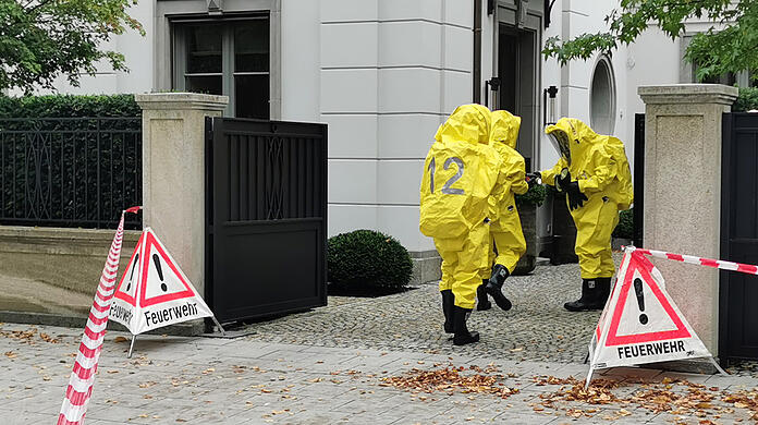 In einem privaten Schwimmbad im Untergeschoss eines Wohnhauses in Bogenhausen kam es am Dienstag zu einem Defekt an der Elektrolyseanlage und in der Folge zum unkontrollierten Austritt von Chlorgas.