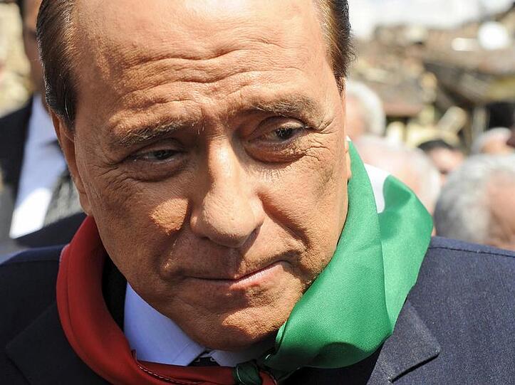 Silvio Berlusconi bei einem Besuch im Erdbebengebiet.