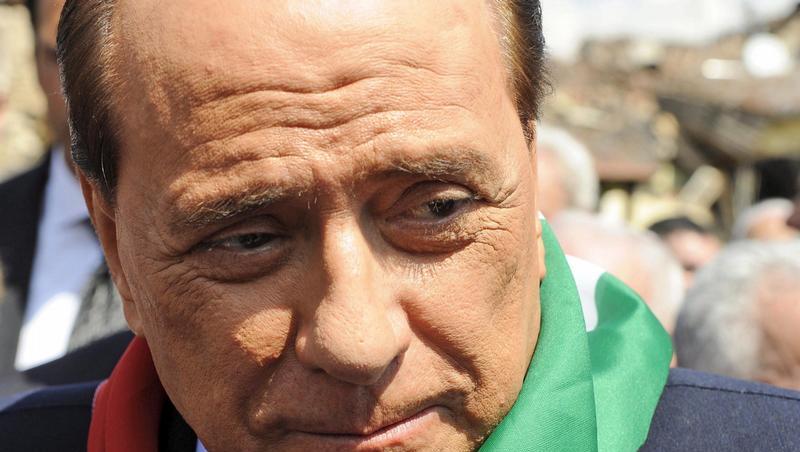 Silvio Berlusconi bei einem Besuch im Erdbebengebiet. Silvio Berlusconi bei einem Besuch im Erdbebengebiet.