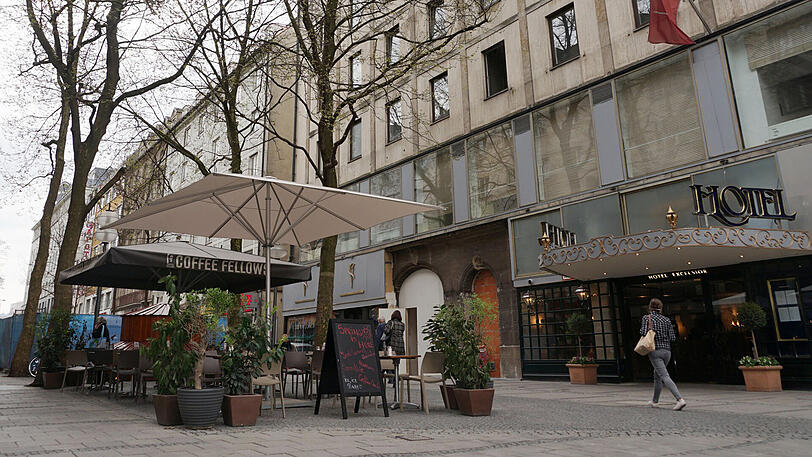 Die Schauseite vom Hotel Excelsior in der Schützenstraße &ndash; sie zeigt sich bald völlig verändert.