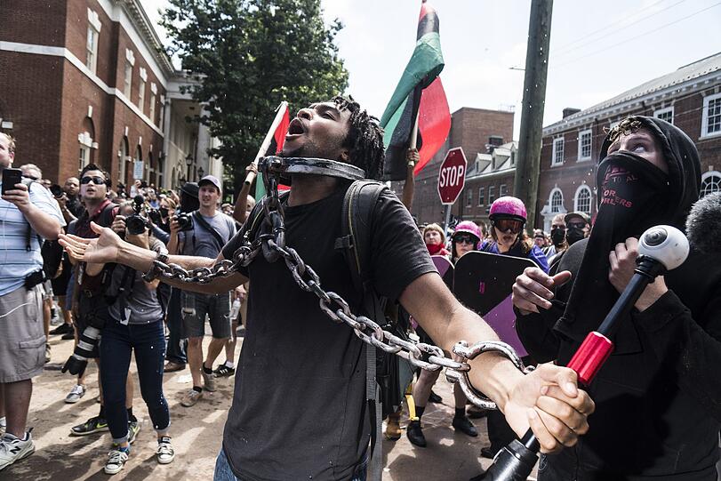 Gewalteskalation zwischen Rechten und Gegendemonstranten in den USA. Die Bilder.