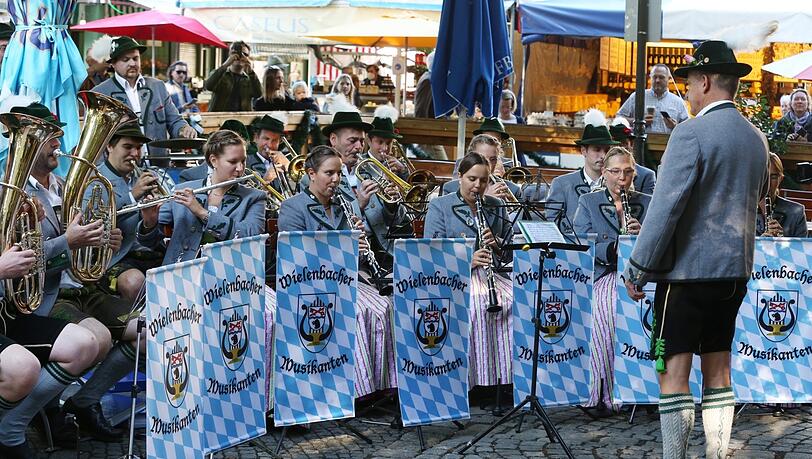 Blasmusik am Viktualienmarkt. Blasmusik am Viktualienmarkt.