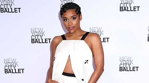 Ariana DeBose trauert um ihre Mutter Gina.