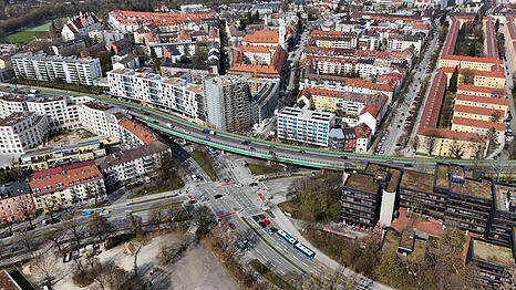 Blick vom Stadtteil Giesing auf die Candidstra&szlig;e mit dem Candidplatz und den Mittleren Ring.