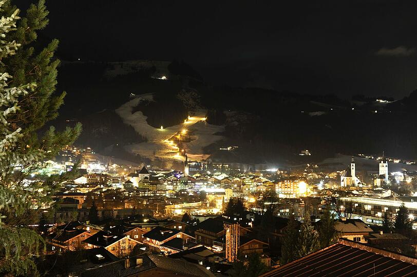 Der Ausblick über das winterliche Kitzbühel