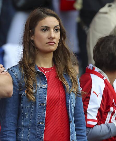 Laura Maria, die Frau von Julian Baumgartlinger war offenbar nicht begeistert vom 0:0-Unentschieden der Österreicher gegen Portugal.