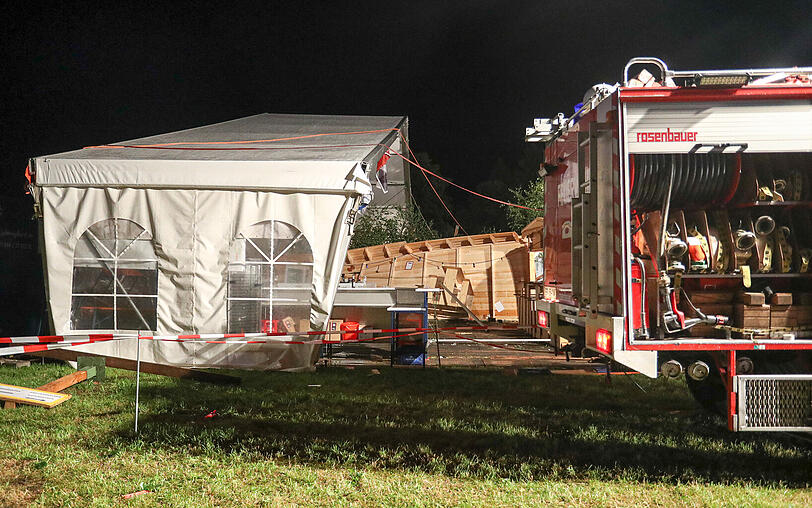 Das schwere Unwetter forderte bei einem Österreichischen Feuerwehr-Fest zwei Todesopfer. Die Bilder vom Unglücksort.