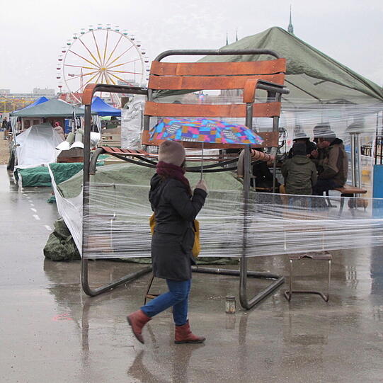 2000 Aussteller, 20000 erwartete Besucher: Am Samstag findet auf der Theresienwiese wieder der größte Flohmarkt Bayerns statt. Die ersten Flohmarktverkäufer trotzen Regen und Kälte und haben sich schon die besten Plätze gesichert. Die AZ zeigt die besten Bilder!