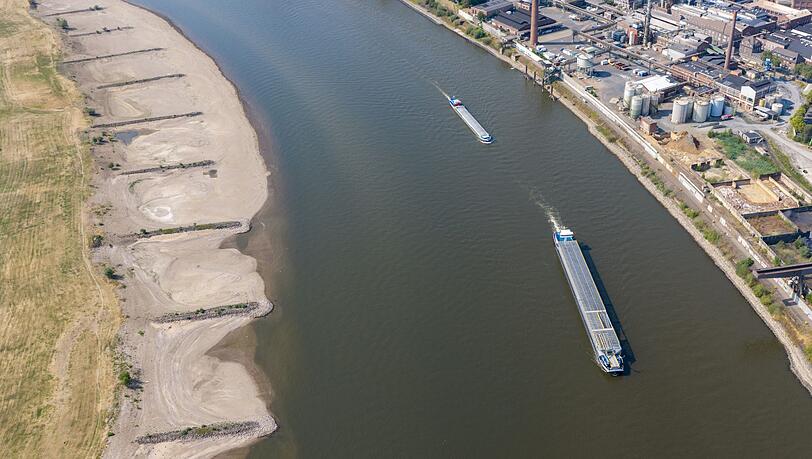 Seit Wochen führt der Rhein zu wenig Wasser. (Archivbild) Seit Wochen führt der Rhein zu wenig Wasser. (Archivbild)