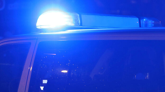 Durch einen eingreifenden Zeugen konnte der Mann festgenommen werden. (Symbolbild)