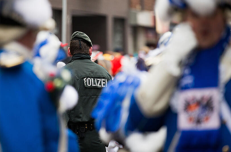 Sowohl in Düsseldorf, als auch in Köln herrscht vor allem dieses Jahr ein großes Polizeiaufgebot.