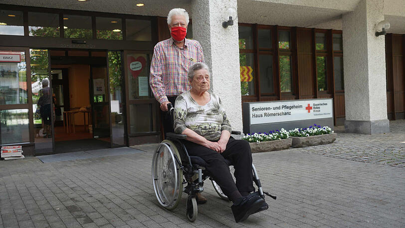 Klaus Hanke mit seiner Mutter.