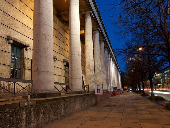 Das "Haus der Kunst" aufgenommen mit einer Langzeitbelichtung. Foto: Sven Hoppe/dpa/Archivbild