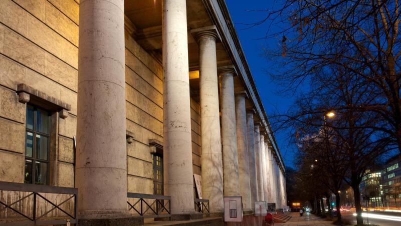 Das "Haus der Kunst" aufgenommen mit einer Langzeitbelichtung. Foto: Sven Hoppe/dpa/Archivbild Das "Haus der Kunst" aufgenommen mit einer Langzeitbelichtung. Foto: Sven Hoppe/dpa/Archivbild