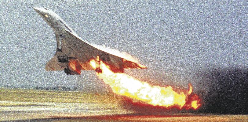 Schon wenige Sekunden, nachdem sie vom Flughafen in Paris abgehoben hatte, stand die Unglücks-Concorde in Flammen.