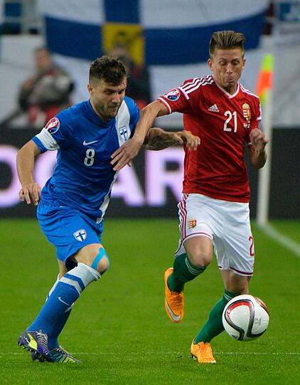 Auch die Ungarn waren erfolgreich. Die Magyaren setzten sich mit 1:0 gegen Finnland durch. Löwe Krisztian Simon musste allerdings lange auf der Bank schmoren: Er kam in der 87. Minute ins Spiel.