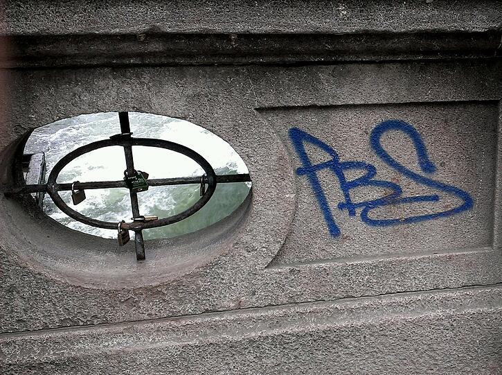"PBS" - was auch immer das heißt, das hat hier nichts verloren.
