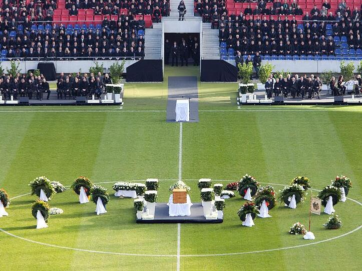 Kollektive Trauer im Fußballstadion