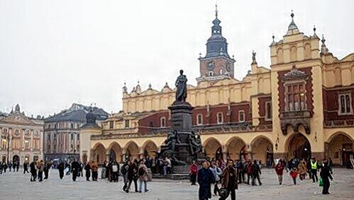 Dank seiner geschichtsträchtigen Altstadt gilt Krakau als die heimliche Hauptstadt Polens. Dank seiner geschichtsträchtigen Altstadt gilt Krakau als die heimliche Hauptstadt Polens.