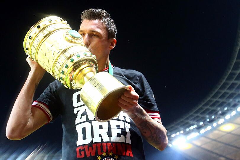 Schon zuvor feierte der Rekordmeister im Berliner Olympiastadion den Sieg im DFB-Pokalfinale gegen den VfB Stuttgart
