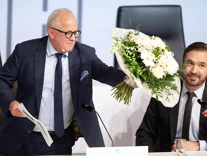 Alles Gute: Blumen für den neuen DFB-Präsidenten Fritz Keller.