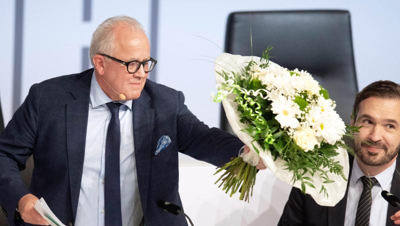 Alles Gute: Blumen für den neuen DFB-Präsidenten Fritz Keller. Alles Gute: Blumen für den neuen DFB-Präsidenten Fritz Keller.
