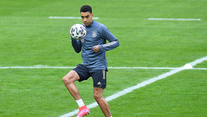Jamal Musiala ist erstmals bei der deutschen A-Nationalmannschaft dabei.