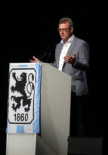 Siegfrid Schneider vom Aufsichtsrat hat den VW-Deal eingefädelt. Der Ex-Staatsminister spricht von einem eigenen Löwen-Stadion.