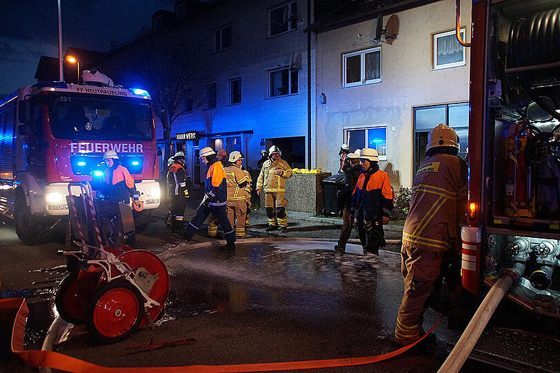 Die Bilder vom dramatischen Feuerwehreinsatz in Neutraubling.