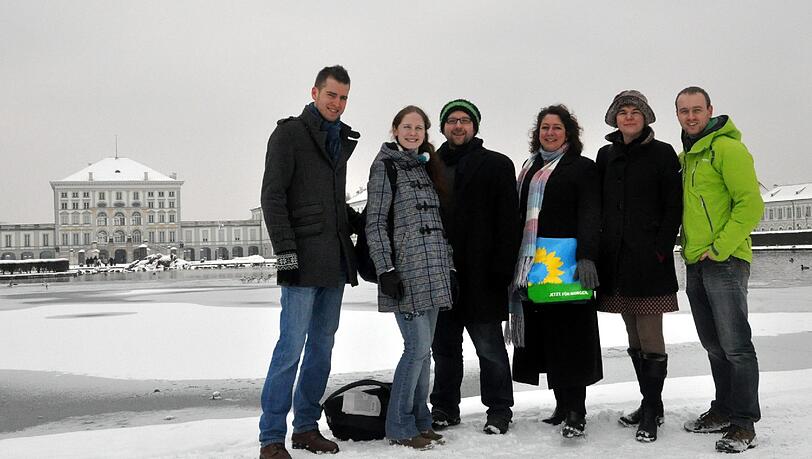 Der neue Grünen-Vorstand für Neuhausen Nymphenburg (v. l.): Marc Daniel Heintz, Astrid Tacke, Alexander König, Ulli Sengmüller, Anna Hanusch und Marcus Freyer. Der neue Grünen-Vorstand für Neuhausen Nymphenburg (v. l.): Marc Daniel Heintz, Astrid Tacke, Alexander König, Ulli Sengmüller, Anna Hanusch und Marcus Freyer.