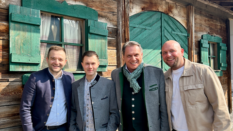 Das neue Team rund um den Weissbierstadl: Jacob Horsch von der Brauerei Kuchlbauer, angehender Festwirt Luis Sch&ouml;niger mit seinem Vater Peter Sch&ouml;niger und der neue gastronomische Leiter des Stadls, Petar Folic.